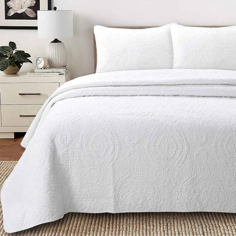 Solid White Chic Brocade Matelassé Medallion Floral Cotton Reversible Quilt Bedding Set