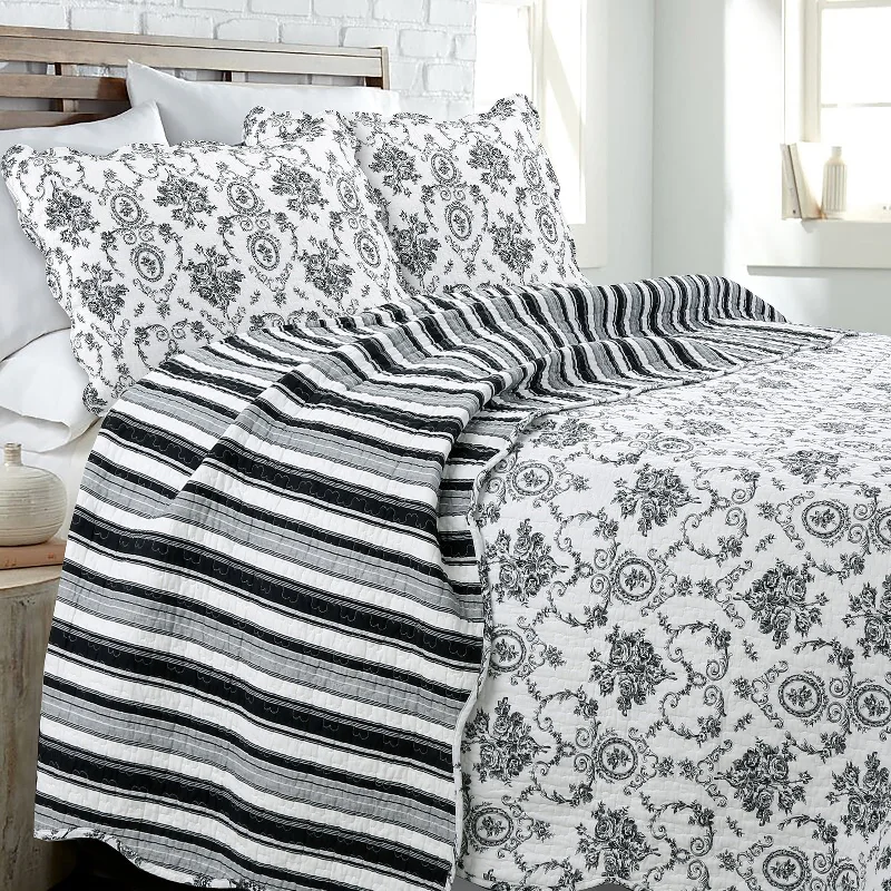 French Medallion Black Scalloped Edge Cotton 3-piece Reversible Quilt Bedding Set