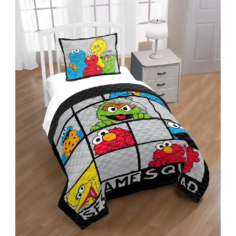 Sesame Street Hip Elmo Twin/Full Quilt